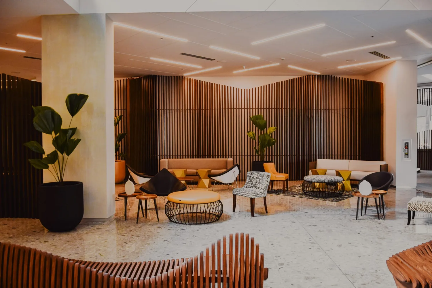 Cuisine contemporaine mise en valeur par un photographe immobilier